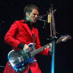 awww.musicomh.com_music_gigs_gigs_images_muse_matt_bellamy.jpg