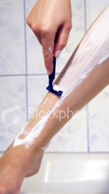 awww1.istockphoto.com_file_thumbview_approve_895401_2_istockphoto_895401_shaving_legs.jpg