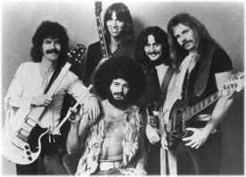 ai25.photobucket.com_albums_c74_aquablue66_bands_1.jpg