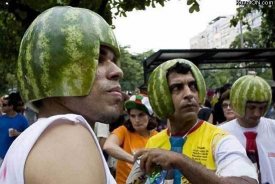 awww.neonfeather.com_pics2_watermelon_helmet.jpg