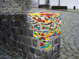 awww.foundshit.com_pictures_world_lego_bricks.jpg