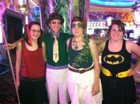 awww_trbimg_com_img_5008b068_turbine_kwch_news_rmj_dark_knight_opening_night_201207_005_600_.jpg