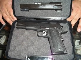 ai164.photobucket.com_albums_u13_SkwerlyXJ_Guns_Kimber1911.jpg