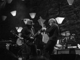 ai5.photobucket.com_albums_y187_sparkchaser1998_bar_Wilco_20show_wilco04.jpg ai5.photobucket.com_albums_y187_sparkchaser1998_bar_Wilco_20show_wilco04.jpg