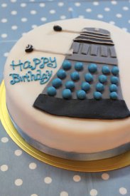 a2.bp.blogspot.com__D5sJeGm2zUo_T9LA5PVSSXI_AAAAAAAABC4_ygWwhCiUiY4_s400_120609_DrWho_Cake.jpg